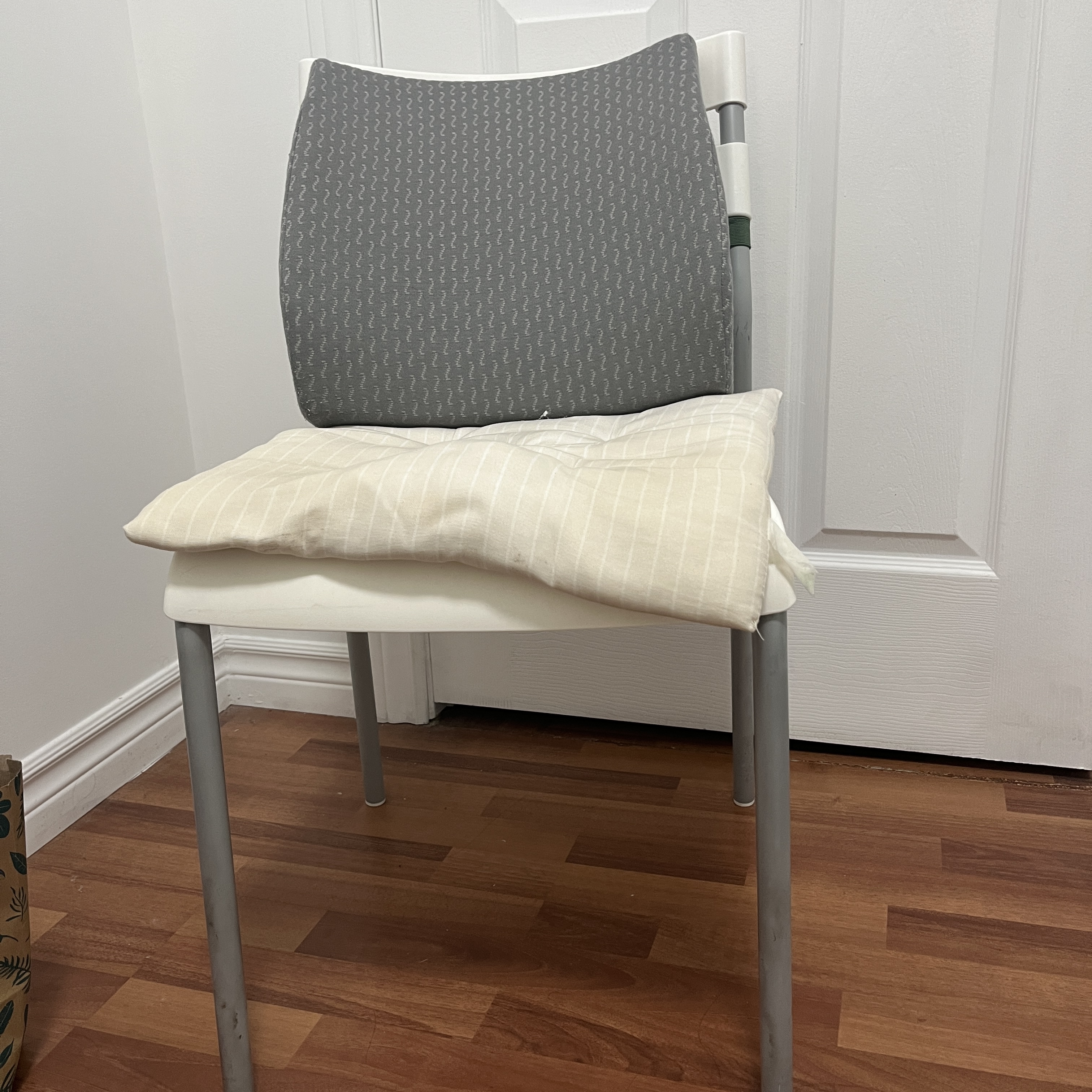 Sound of stool dragging