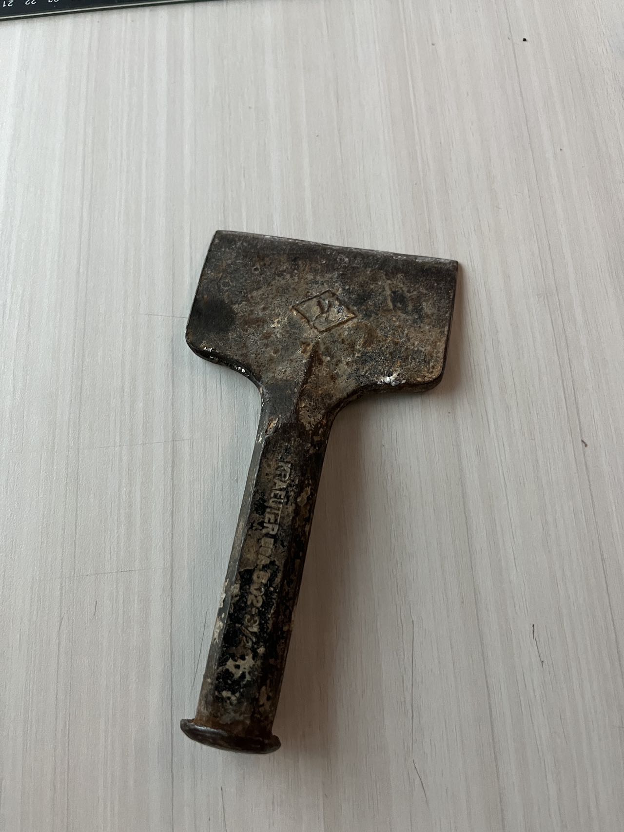 Choose iron this material because it is very practical, in the metal iron is very ordinary appearing material, iron strength and hardness are very high, also have have very good wear resistance and impact resistance, easy to recycle is very good modeling material.